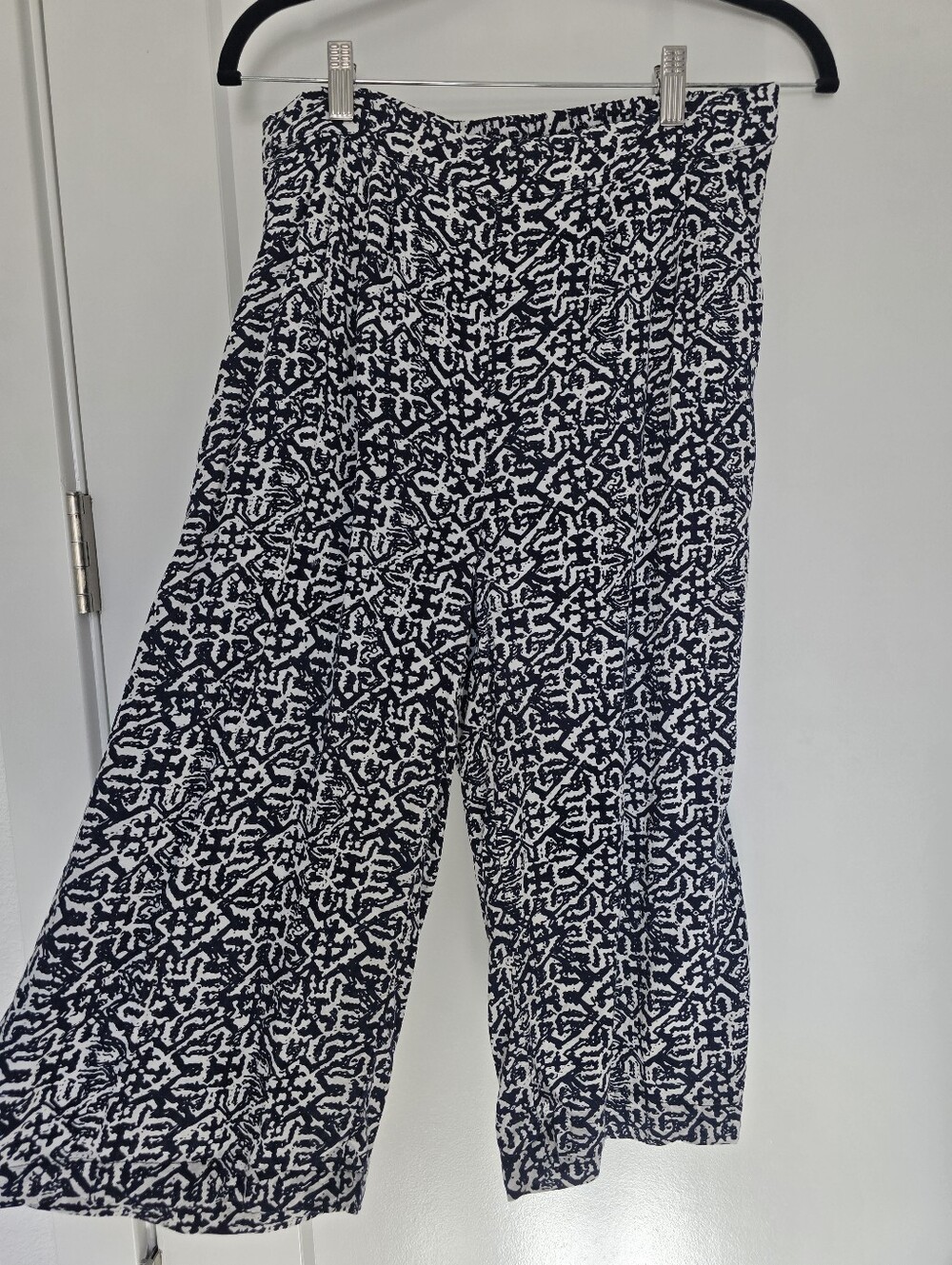 ellos Navy and White Printed Capri Pants / Shorts